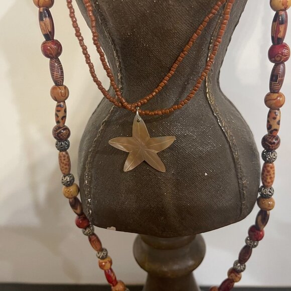 2 beaded necklaces with starfish pendant - Picture 4 of 5